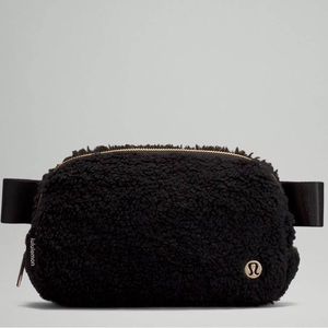 Lululemon Everywhere Belt Bag *Fleece